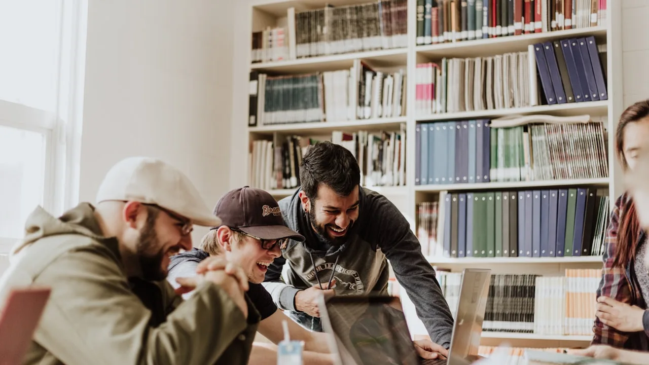 Jeunesse engagée dans les ateliers de lecture